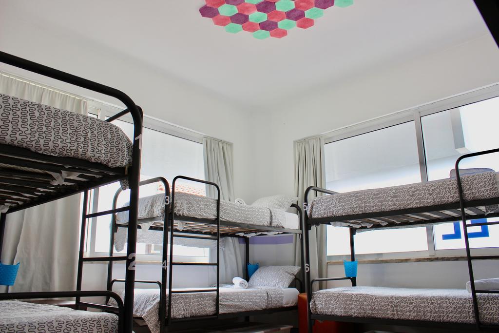 Rich & Poor Hostel Albufeira Bagian luar foto